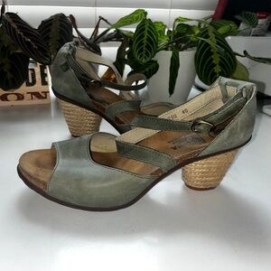El Naturalista Light Blue Suede Heels 40. OBO